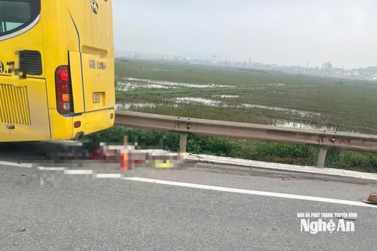Người đàn ông đi xe đạp tử vong khi va chạm với xe khách trên đường N5