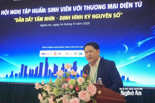 Hơn 300 sinh viên tham gia hội nghị tập huấn thương mại điện tử tại Trường ĐHSPKT Vinh