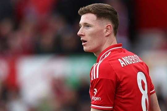 Arsenal tính dùng Lewis-Skelly đổi lấy Elliot Anderson