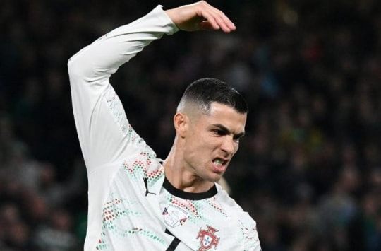 Bồ Đào Nha thua Ireland 0-2, Ronaldo nhận thẻ đỏ lịch sử