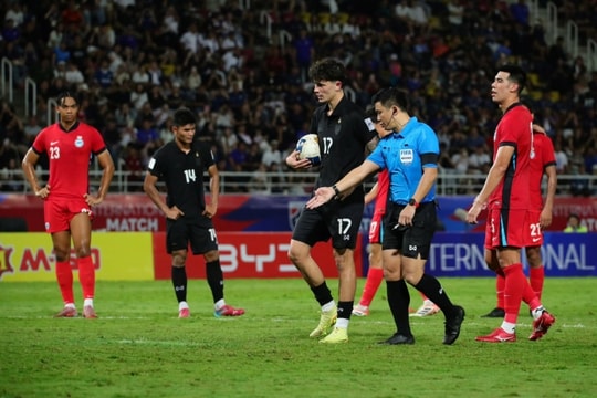 Thái Lan 3-2 Singapore: Soonsup-Bell hỏng penalty ra mắt