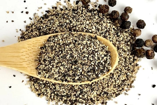 Giá tiêu hôm nay 16/11/2025 giảm trở lại 500 đồng