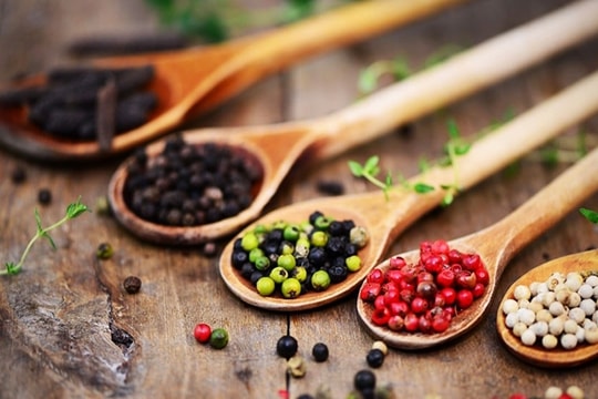 Giá tiêu hôm nay 17/11/2025 giảm mạnh tuần qua