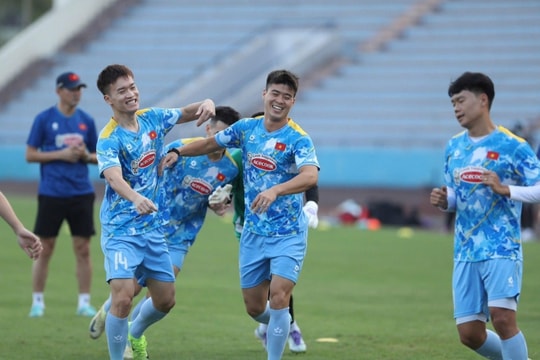 ĐT Việt Nam lên đường sang Lào, mục tiêu 3 điểm ngày 19/11