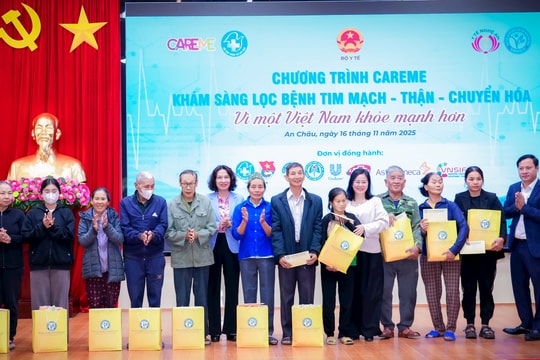 Thứ trưởng Bộ Y tế tham dự chương trình khám bệnh và tặng quà tại xã An Châu