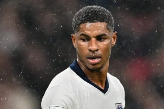 Rashford ở Barcelona bay bổng, ở tuyển Anh chùng xuống