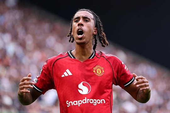 Leny Yoro tỏa sáng, gợi nhớ Rio Ferdinand ở Man United