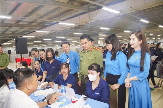 Khám bệnh miễn phí cho 2.000 công nhân lao động các khu công nghiệp