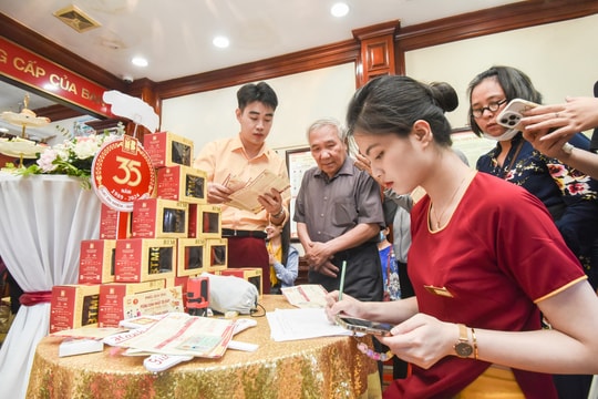 Giá vàng hôm nay 18/11/2025: Bảng giá vàng ACB SJC PNJ, vàng nhẫn BTMC, vàng thế giới