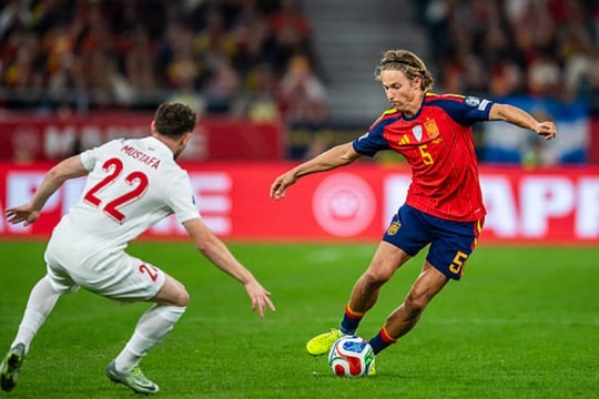 Tây Ban Nha hòa 2-2 Thổ Nhĩ Kỳ, giữ vé dự World Cup