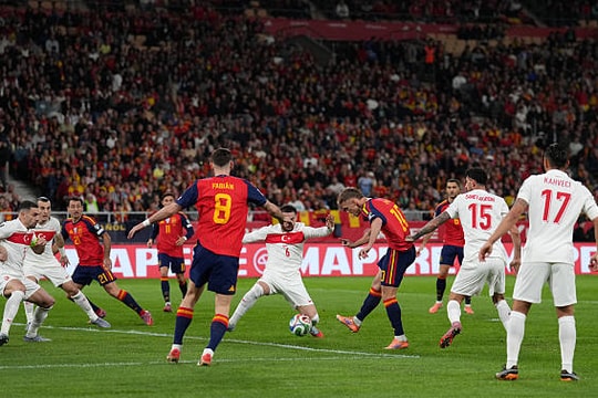Tây Ban Nha hòa Thổ Nhĩ Kỳ 2-2: cảnh tỉnh sự chủ quan