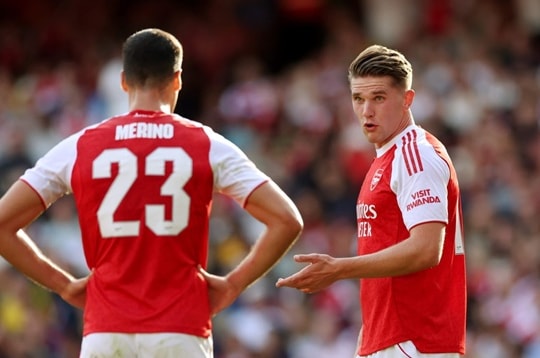 Arsenal lo Gyokeres vắng derby Tottenham, trông cậy Merino