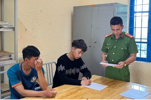 Người bị tạm giam có được sử dụng quần áo của mình khi bị tạm giam không?