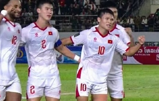 Việt Nam thắng Lào 2-0: Tuấn Hải nổi bật hơn Xuân Son