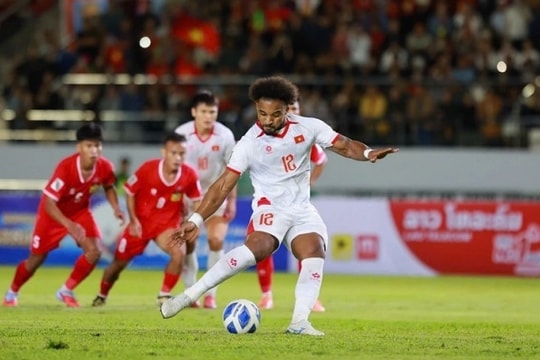 Việt Nam 2-0 Lào: HLV Ha Hyeok Jun không kèm chặt Xuân Son