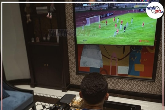 Việt Nam 2-0 Lào, Hoàng Hên gây sốt khi cổ vũ từ xa