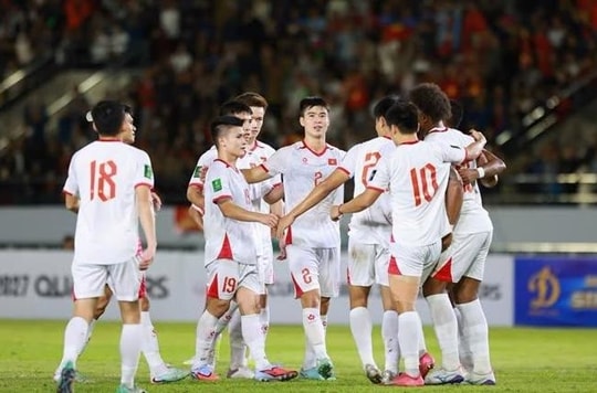 Việt Nam thắng Lào 2-0 nhưng lộ khoảng trống chiến thuật