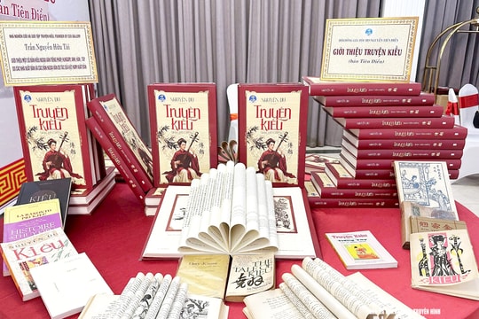 Dịch “Truyện Kiều”: Đi tìm vẻ đẹp ngôn từ và tinh thần Việt