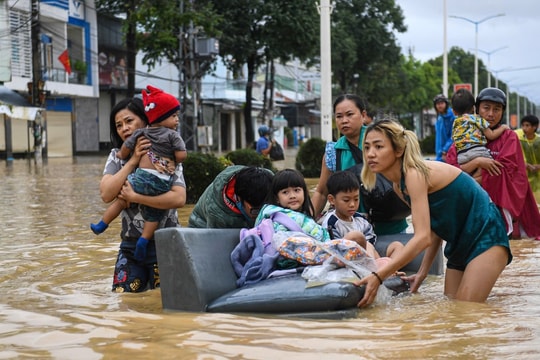 Hàn Quốc, Séc, Mỹ và nhiều nước viện trợ cho Việt Nam khắc phục bão lũ