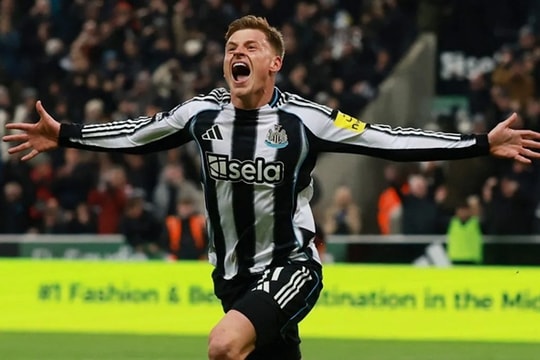 Barnes lập cú đúp, Newcastle hạ Man City, gần vé World Cup