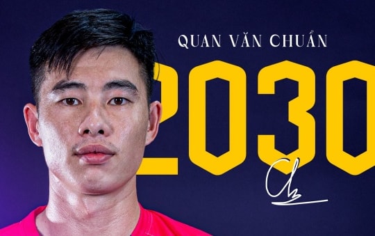 Hà Nội FC gia hạn thủ môn Quan Văn Chuẩn đến 2030