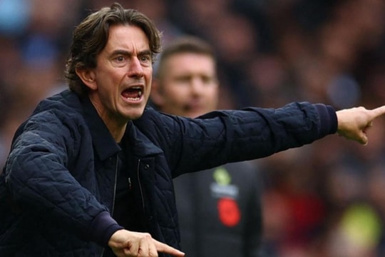 Tottenham bị la ó, mang áp lực tới Emirates gặp Arsenal
