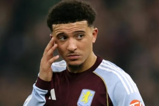 Sancho hóa người thừa ở Aston Villa vì Emiliano Buendia