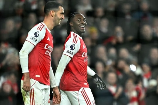 Arsenal 4-1 Tottenham: Merino và vai trò số 9 phòng ngự