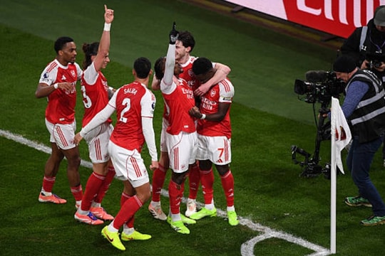 Eze lập hat-trick lịch sử, Arsenal vùi dập Tottenham 4-1