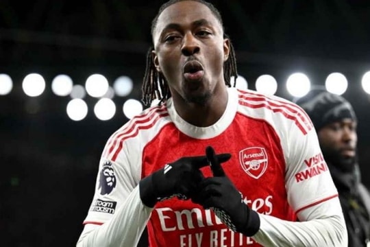 Eberechi Eze lập hat-trick, Arsenal thắng Tottenham 4-1