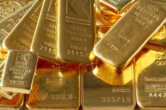Giá vàng giảm nhẹ khi dữ liệu nhà đất Mỹ vượt kỳ vọng