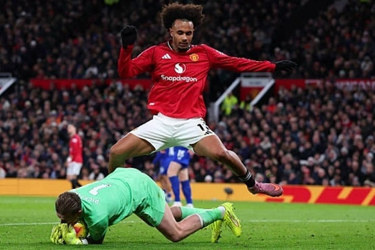 Man Utd thua Everton 0-1, Zirkzee gây thất vọng khi thay Sesko