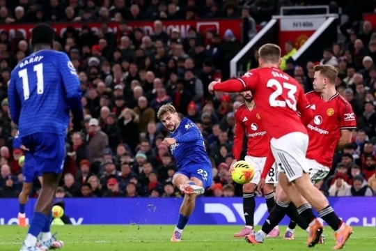 Pickford rực sáng, Man United thua 0-1 trước Everton