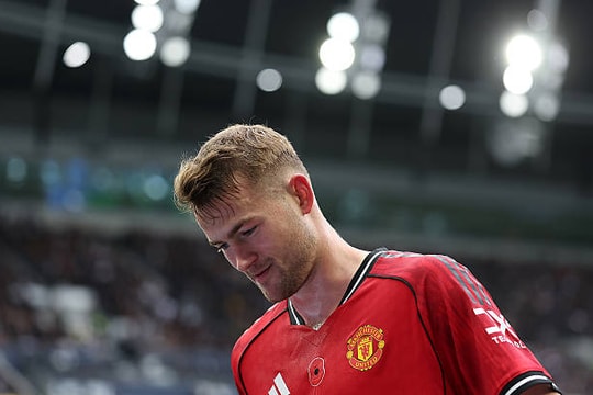 Man Utd thua Everton 0-1, De Ligt chỉ trích chiến thuật