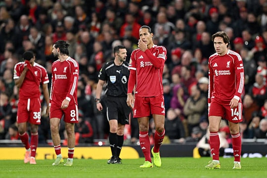 Liverpool lao dốc: Tuyến giữa tê liệt, tân binh lạc nhịp