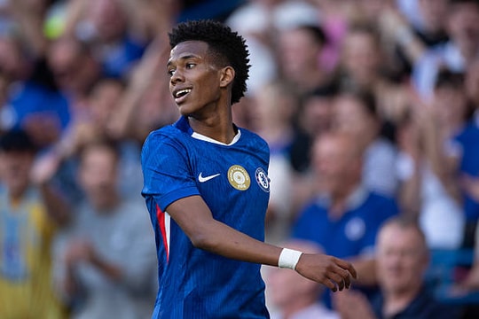 Estevao 104 triệu bảng của Chelsea và bài kiểm tra Barcelona