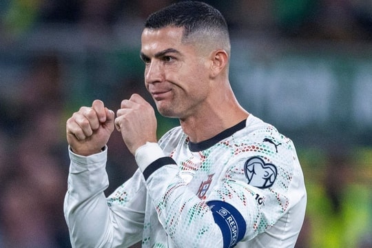 Tuyển Việt Nam sẽ dự Asian Cup 2027 với kỷ lục châu Á; FIFA ra phán quyết về thẻ đỏ của Ronaldo