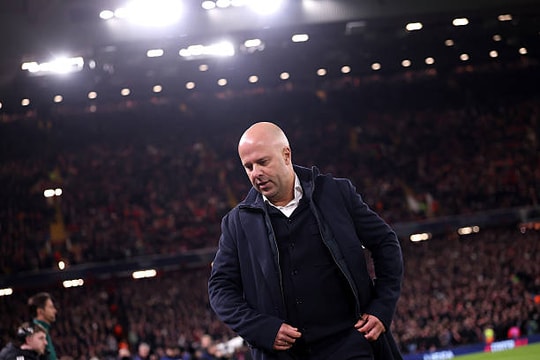 Liverpool thua PSV 1-4: Pressing vô hại, tuyến giữa sụp