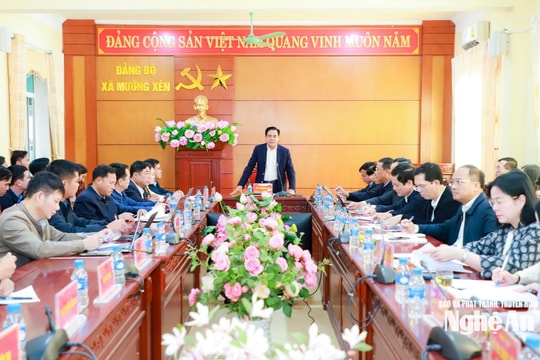 Chủ tịch UBND tỉnh Nghệ An Võ Trọng Hải làm việc với 12 xã miền Tây