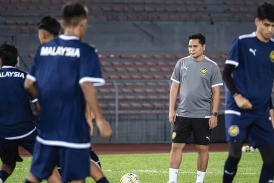 HLV U-22 Malaysia than phiền FAM trước SEA Games 33