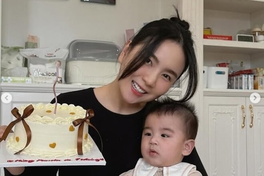 Con trai 7 tháng của MC Mai Ngọc được khen có nết ăn ngoan