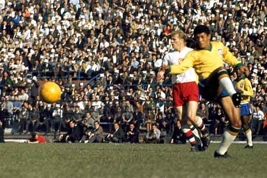 Garrincha 1962: một mình kéo Brazil bảo vệ ngôi vương