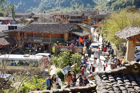 Lô Lô Chải: cuối tuần đông nghịt, kinh nghiệm tránh đông