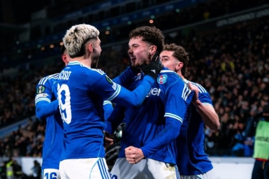 Strasbourg lội ngược dòng 2-1 trước Crystal Palace
