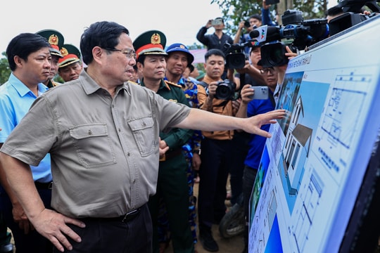 Thủ tướng: Triển khai "chiến dịch Quang Trung" thần tốc dựng lại nhà cho đồng bào bị thiên tai