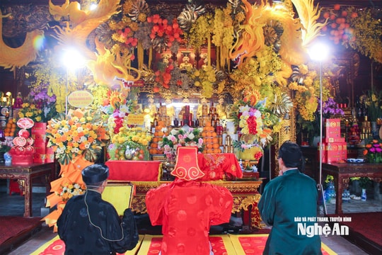 Trang trọng Lễ hội Đền Ông Hoàng Mười năm 2025