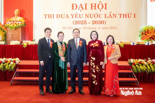 Phó Bí thư Tỉnh ủy Nghệ An Võ Thị Minh Sinh dự Đại hội thi đua yêu nước Ủy ban Thường vụ Quốc hội lần thứ I