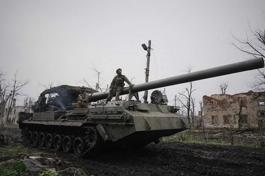 2S7M Malka đánh mục tiêu cách 30 km bằng đạn 110 kg