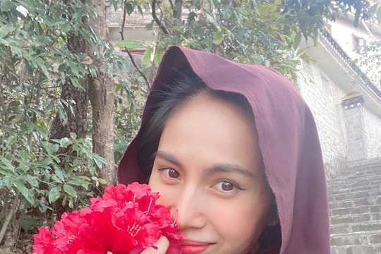 Thủy Tiên: 'Mời show phải báo sớm vì em có lịch đi chùa'