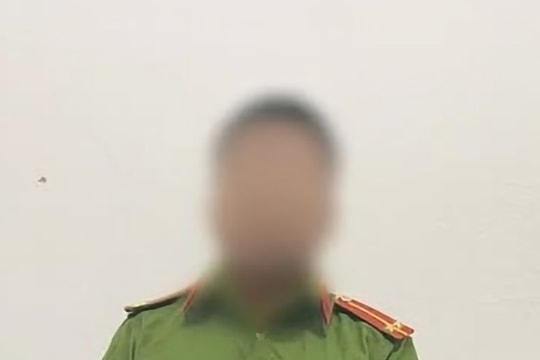 Xử phạt nam thanh niên giả làm công an để "tạo ấn tượng với bạn gái"
